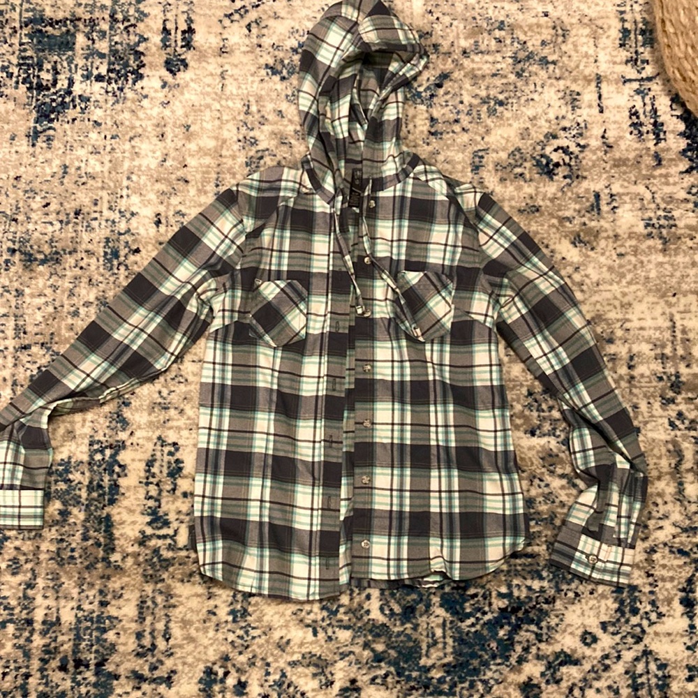 Mountain Hardware HoodedButton Up shirt. Small